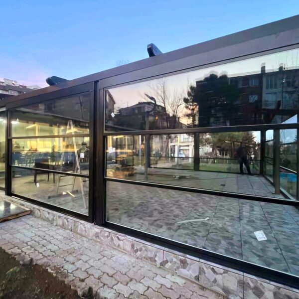 Vertical wind breaker giyoten glass system (15)